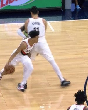 bob半岛体育平台-【人物】总得分超越大梦!享受篮球已成甜瓜人生真谛